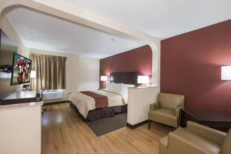 Red Roof Inn PLUS+ & Suites Opelika