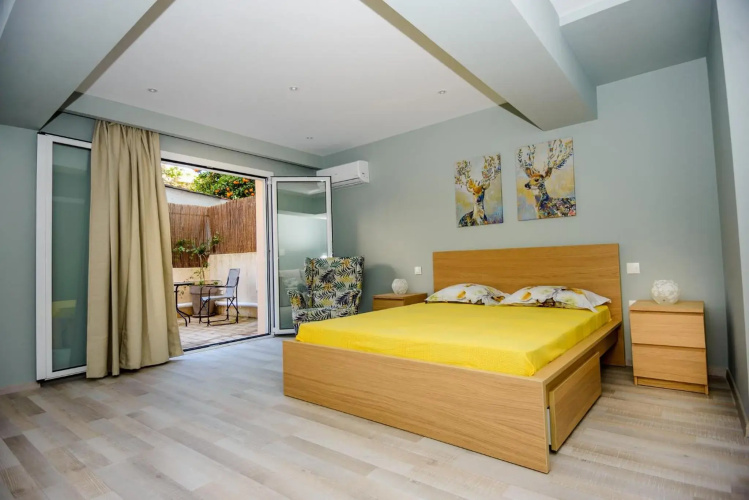 Nikos' Garden Apartment