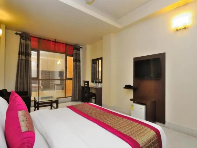 Deluxe (No Window) Double room
