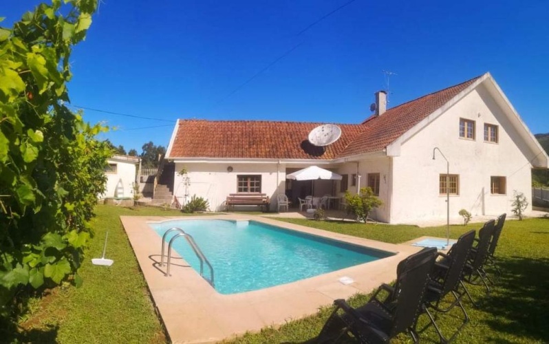 4 Bedrooms Double Cottage