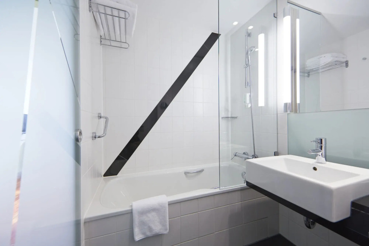 Holiday Inn Zurich - Messe by IHG