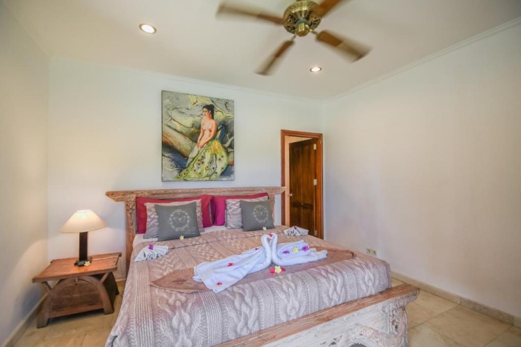2 Bedrooms Villa