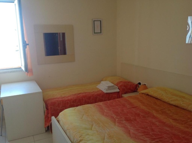 Standard Triple room with sea view