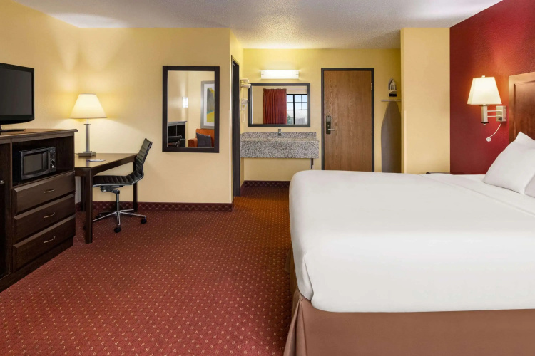 Baymont by Wyndham Cedar Rapids