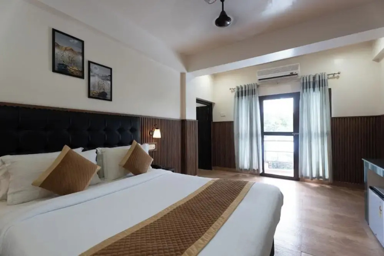 Hotel Mainak