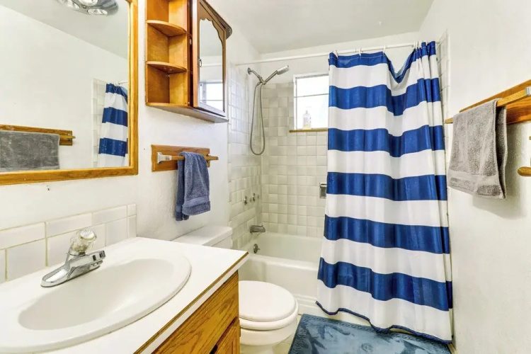 Pets Welcome: Hot Tub Haven in Albuquerque!