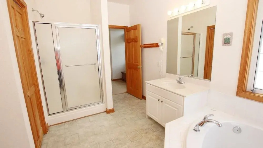 Aurora - 7 Br Home