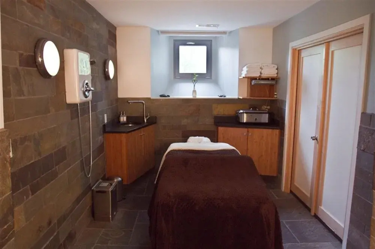 Buttermilk Falls Inn