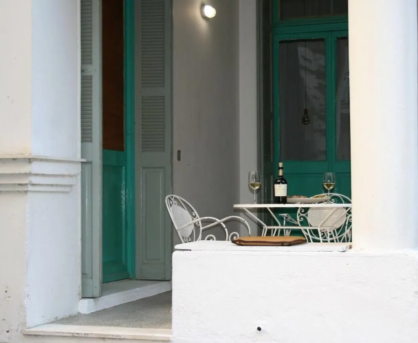 Neoclassical ART-House Bhive