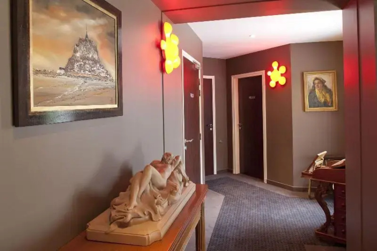 Logis Hotel la Source Bleue