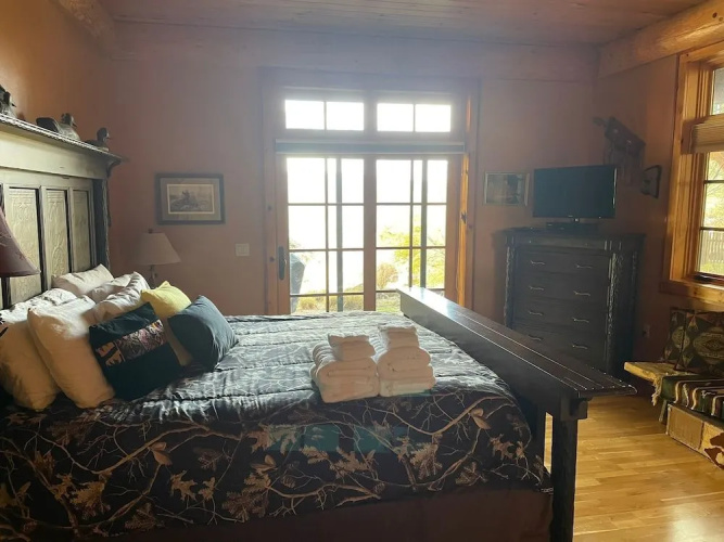 Cayuga Lodge