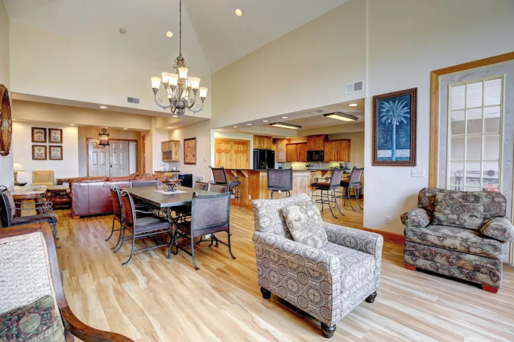 Grand Crowne Resort