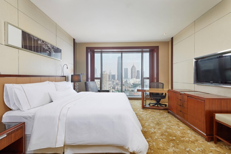 Deluxe Double room with city view