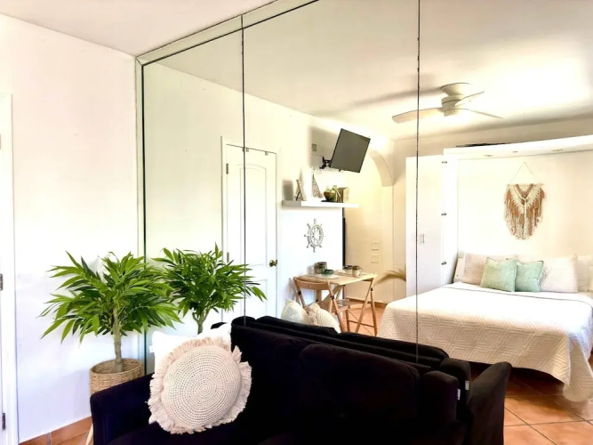 Beach Lover s Studio Apartment in Hollywood FL