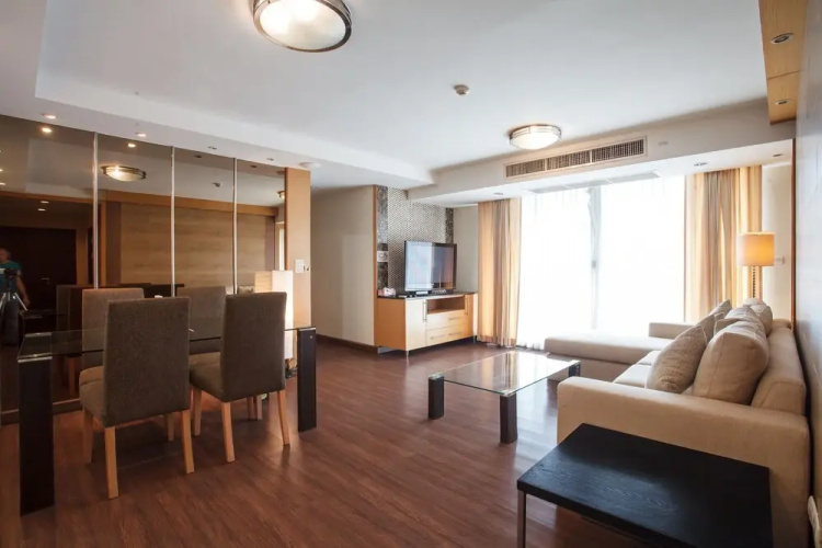 3A - 2 Bedroom Downtown Apartment With Shared Pool