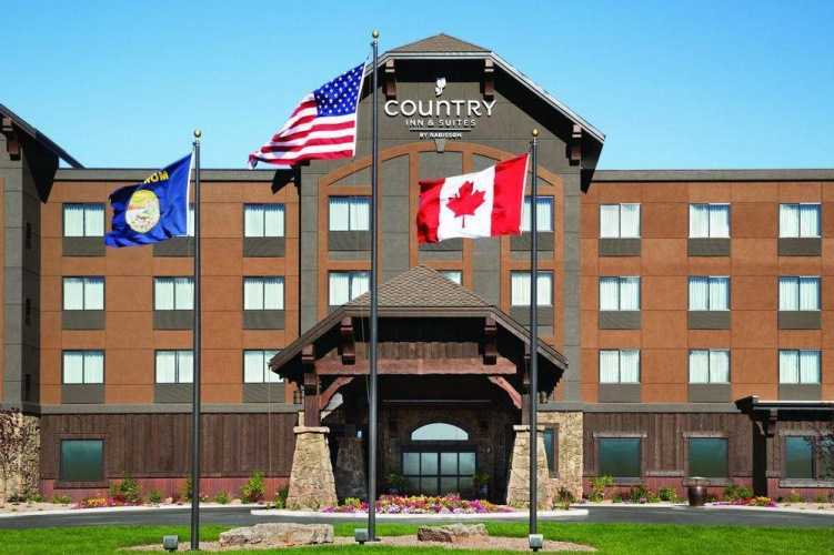 Glacier International Lodge - Glacier National Park
