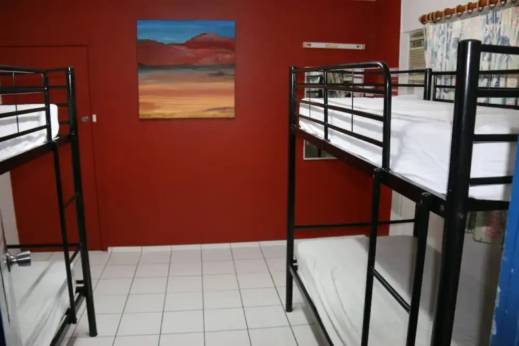 Waterfront Backpackers - Hostel
