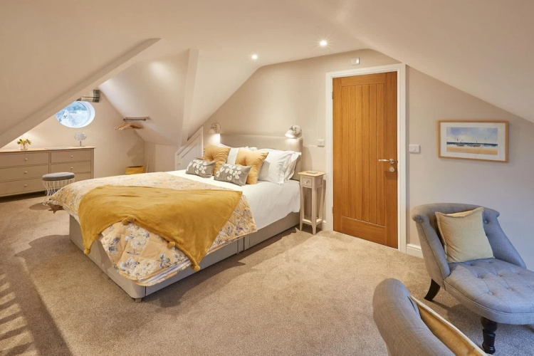 Host Stay Morse Cottage