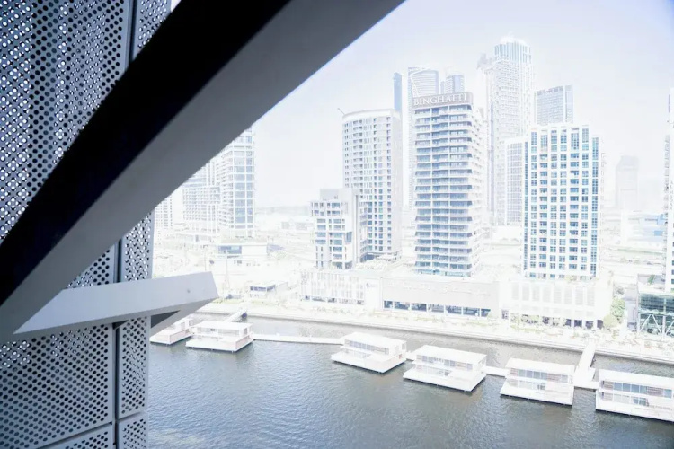 Luxury Studio Rooftop Pool & Gym Access