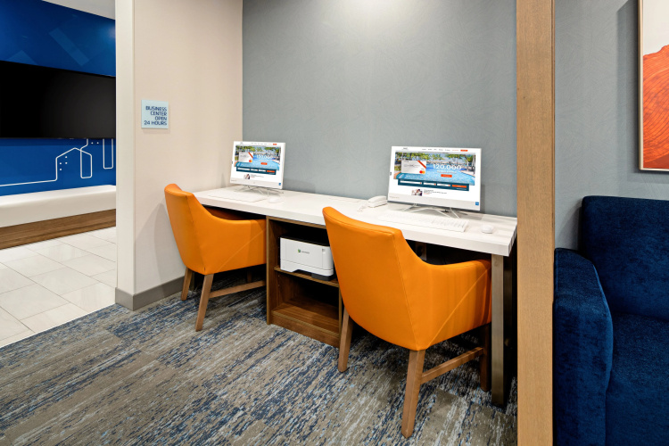 Holiday Inn Express & Sts Palm Desert - Millennium photo 7