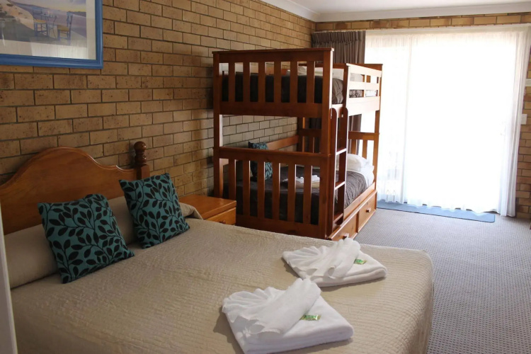 Beachmere Palms Motel
