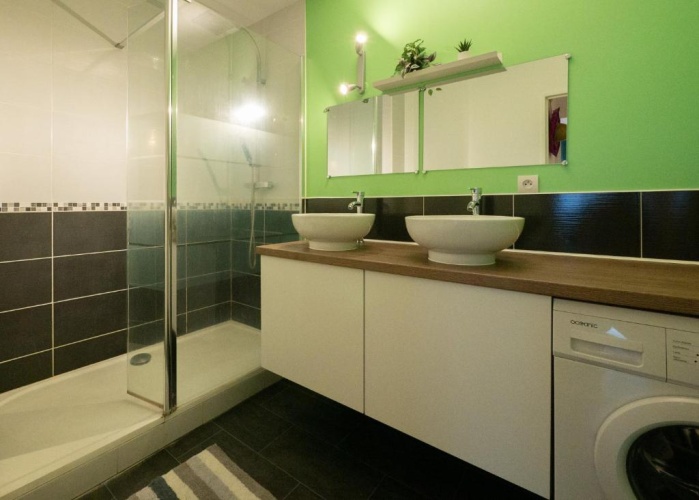 3 Bedrooms Apartment