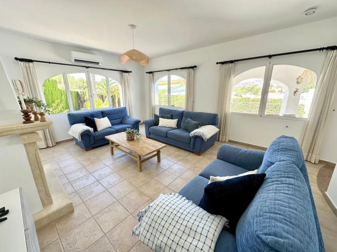 3 Bedroom Villa Walking Distance to Moraira