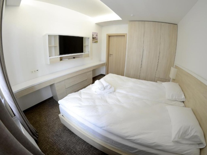 3 Bedrooms Apartment