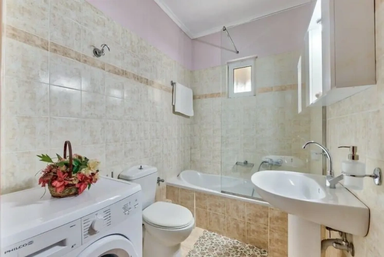 2 Bedrooms Villa