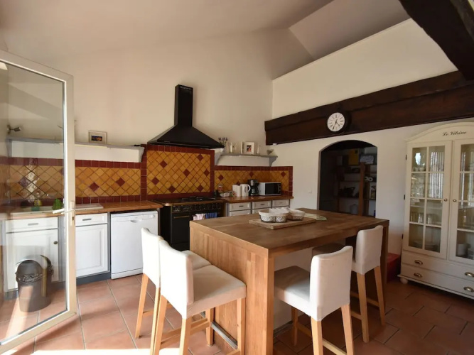 Spacious Villa With Private Swimming Pool in Marseillette