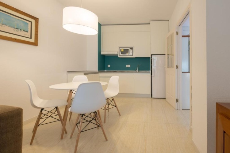 Apartment with partial sea view