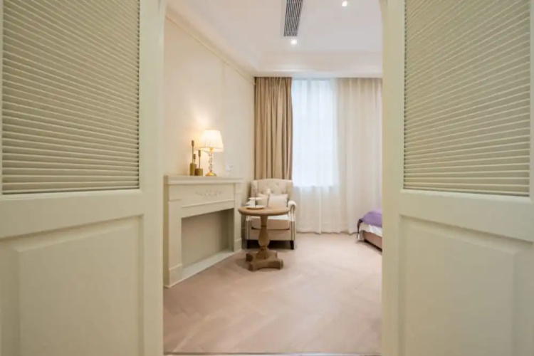 Hidden Residence- No.1 on the Bund