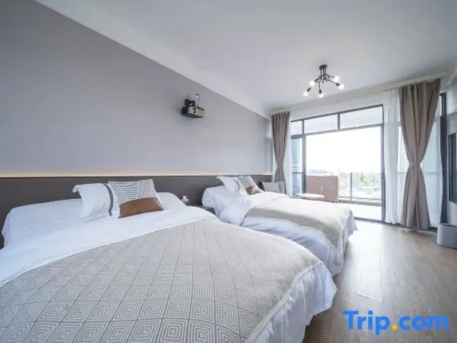 Standard Twin room with courtyard view