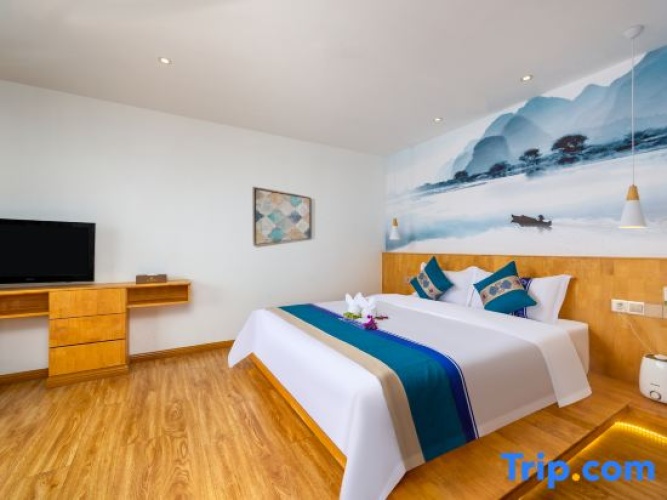 Deluxe Double room with balcony and with lake view