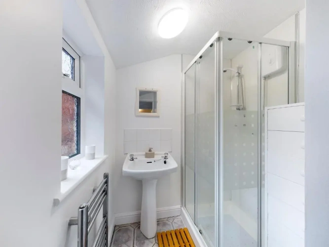 3 Bedrooms Apartment