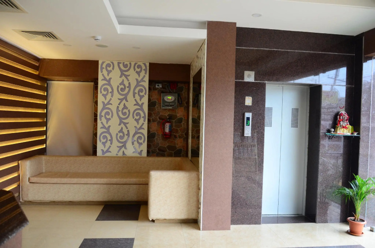 Sapphire Plaza