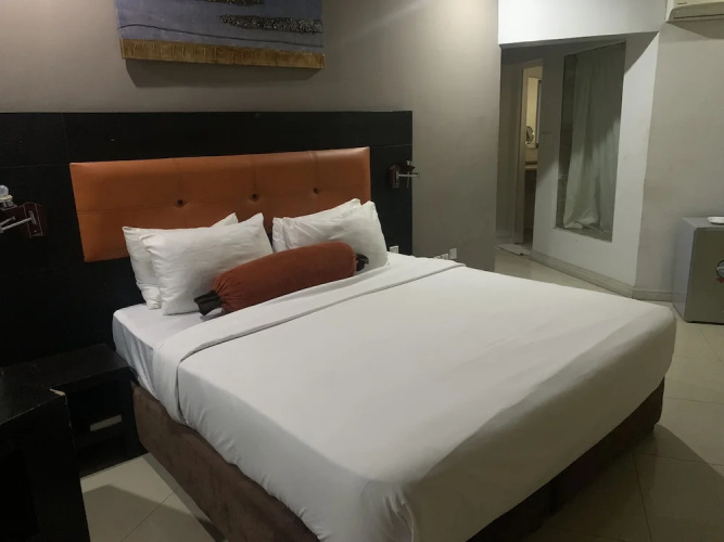 Oakspring Hotel & Luxury Suites