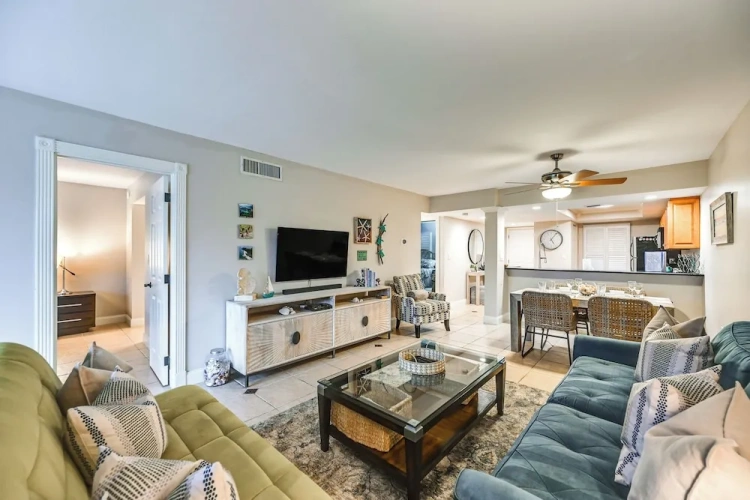 2 Bedrooms Apartment