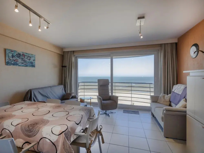 Central Seafront Apartment in Koksijde