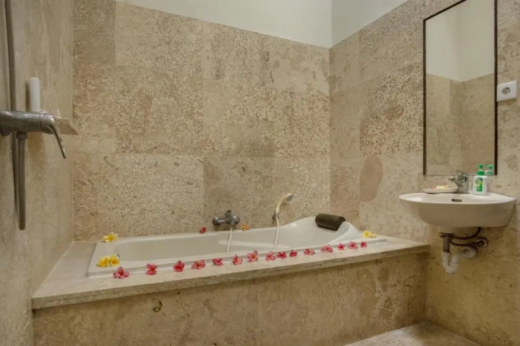2 Bedrooms Villa