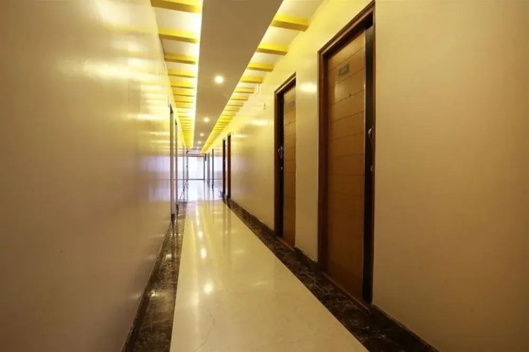 FabHotel Majestic Bus Stand