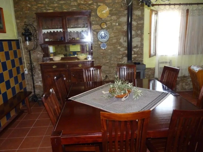 4 Bedrooms Cottage