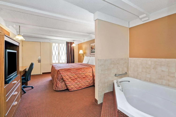 Knights Inn Charleston