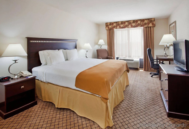 Holiday Inn Express & Suites McPherson by IHG