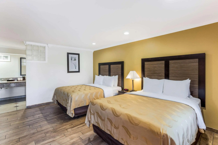 Mount Vernon Inn Escondido Downtown