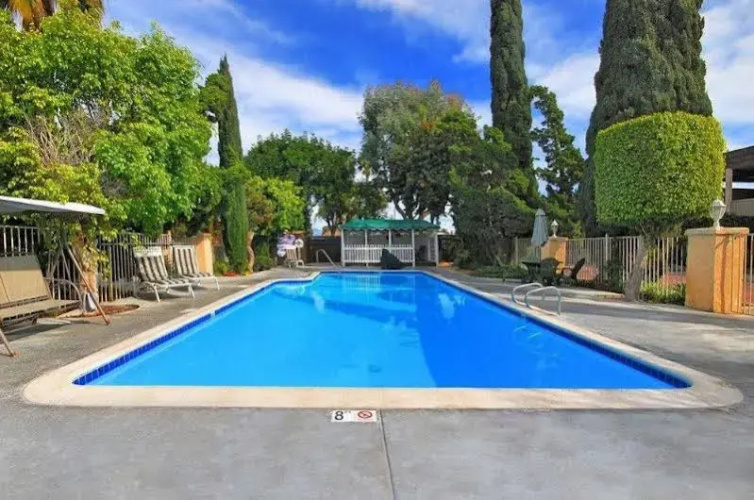 Costa Mesa Inn