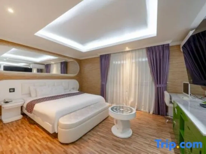 Royal room
