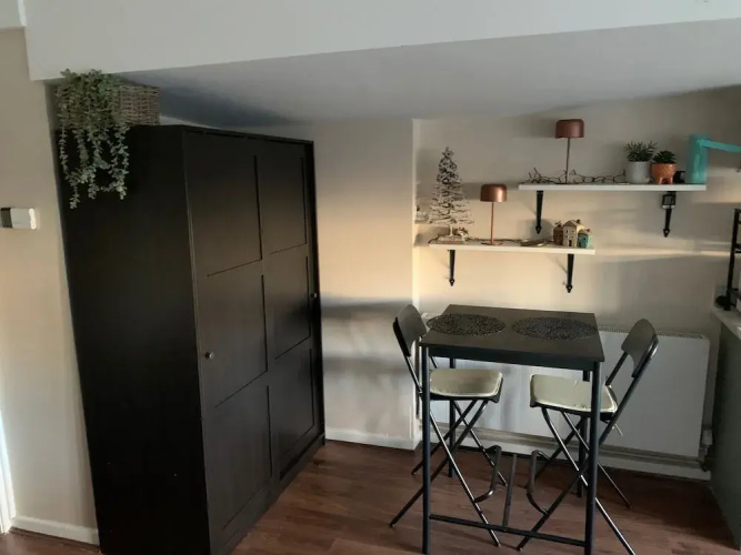 Tranquil Studio - Sleeps 2 & Private Parking