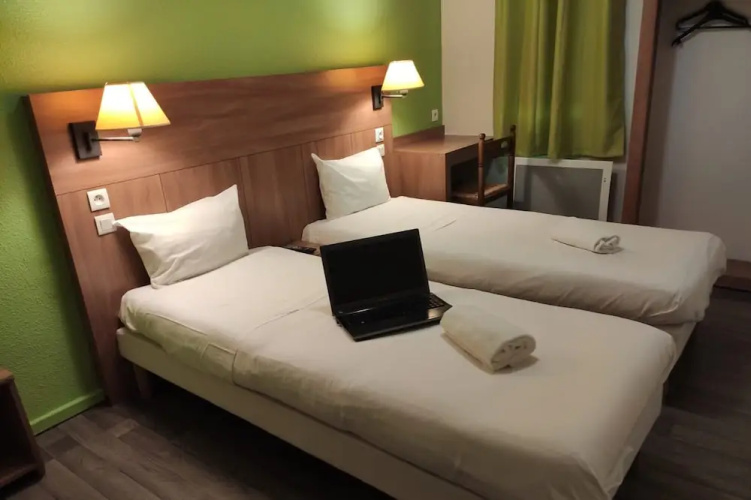 Glisy Hotel