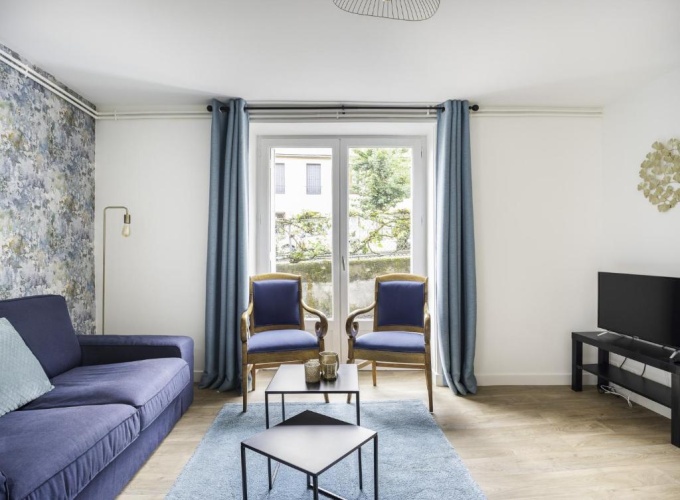 Apartment with garden view